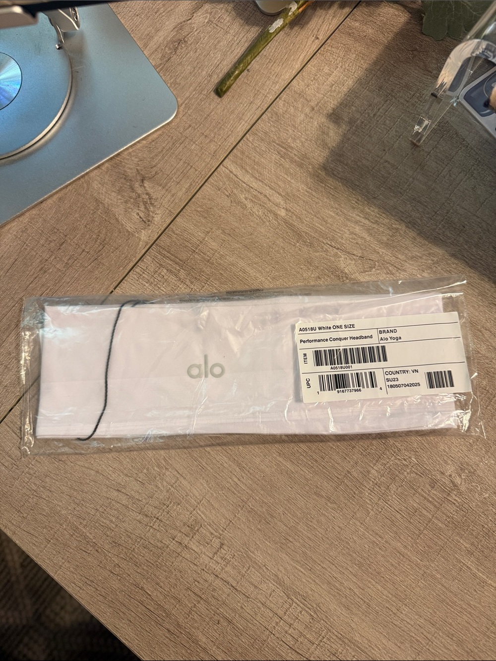 ALO Yoga White Performance Headband with Logo Tag New in bag